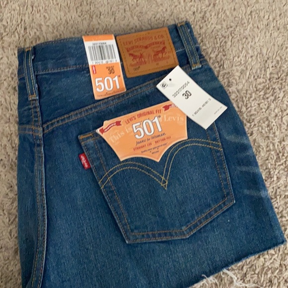 NWT Levi's 501 Button Fly Cut Off Shorts size 30 - Picture 3 of 4